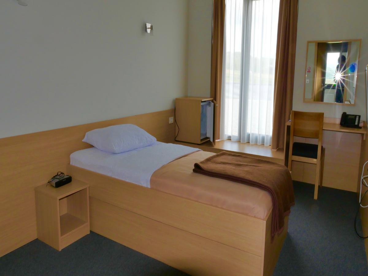 Hotel Lika Jug Brinje Eksteriør billede